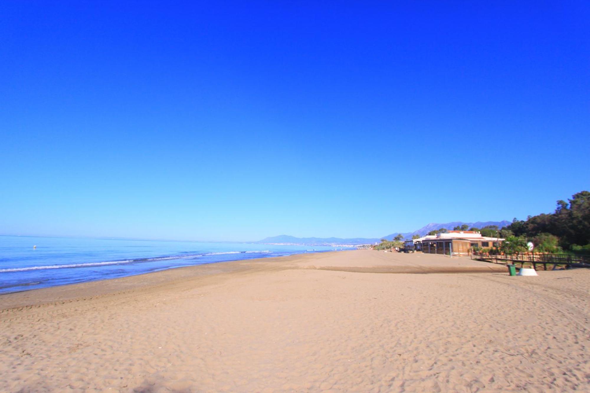 1080 Beachfront Penthouse 3 Floors Jacuzzi 2 Pools Wifi Roof Terrace Marbella Bagian luar foto