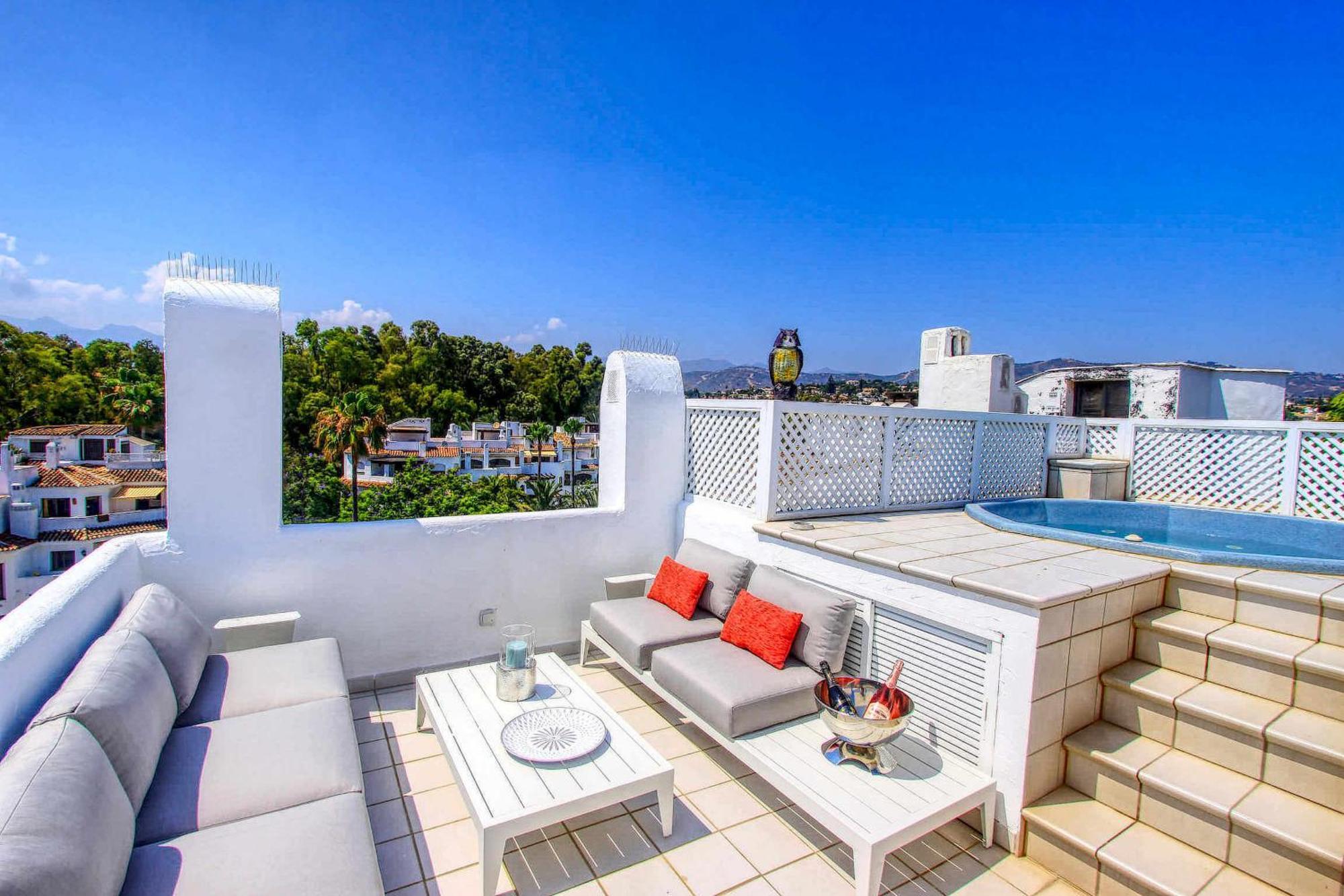 1080 Beachfront Penthouse 3 Floors Jacuzzi 2 Pools Wifi Roof Terrace Marbella Bagian luar foto